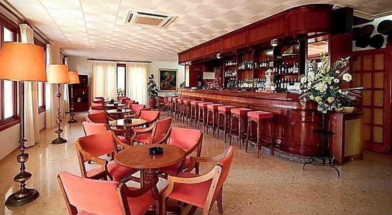 Hotel Gaya Peguera Bagian luar foto