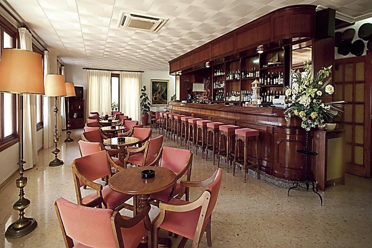 Hotel Gaya Peguera Bagian luar foto