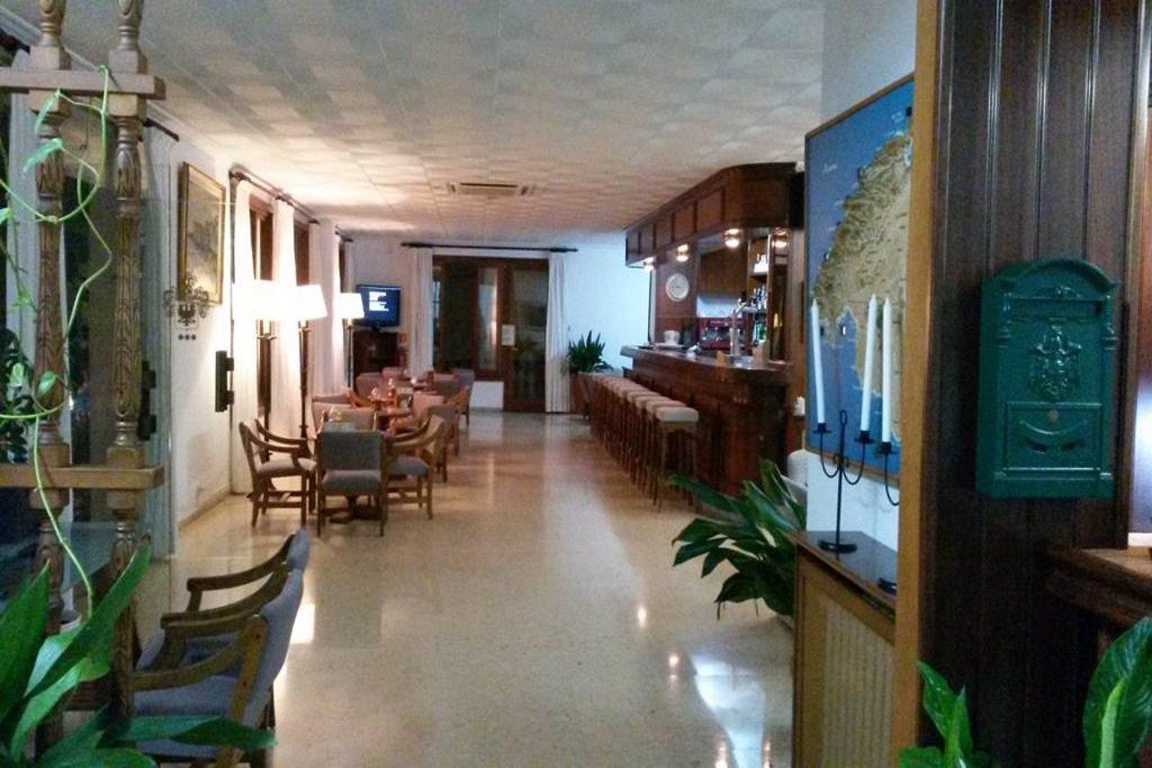 Hotel Gaya Peguera Bagian luar foto
