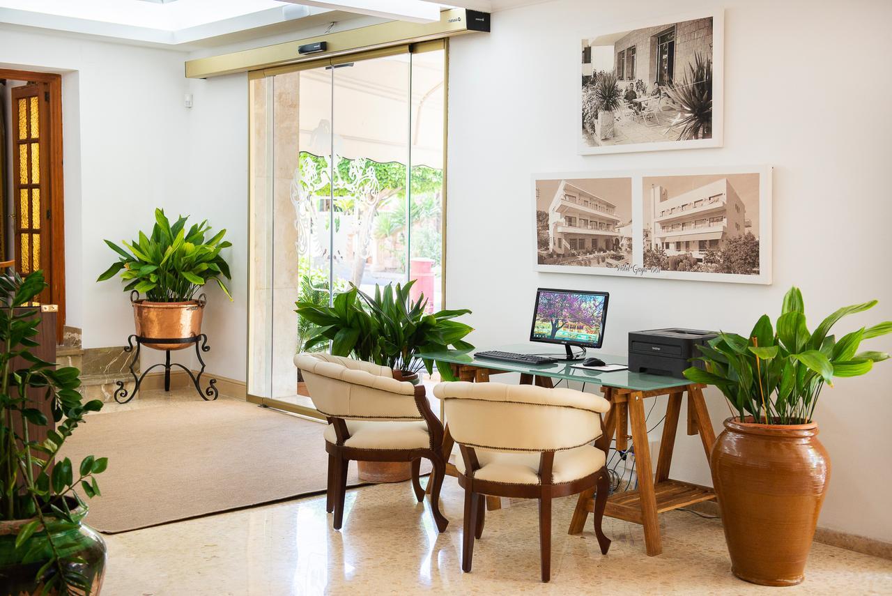 Hotel Gaya Peguera Bagian luar foto