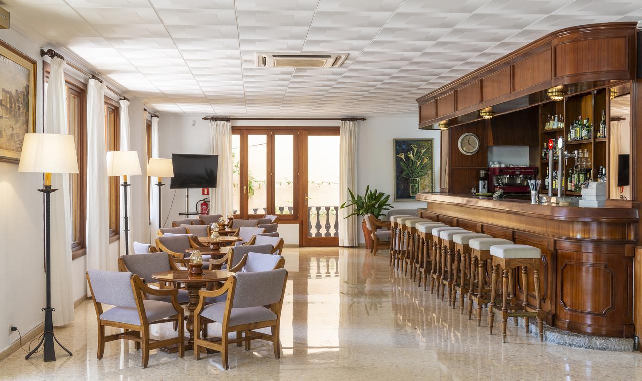 Hotel Gaya Peguera Bagian luar foto