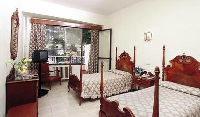 Hotel Gaya Peguera Bagian luar foto