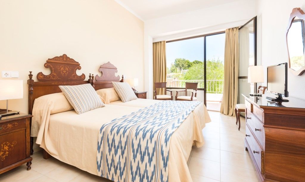 Hotel Gaya Peguera Bagian luar foto